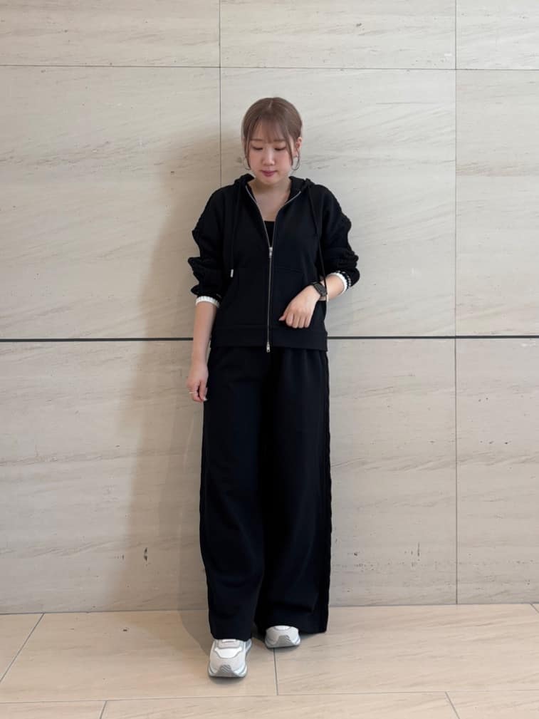 Vinの異素材ドッキングスウェットパンツを使ったコーディネートを紹介します。｜Rakuten Fashion(楽天ファッション／旧楽天ブランドアベニュー)6327702