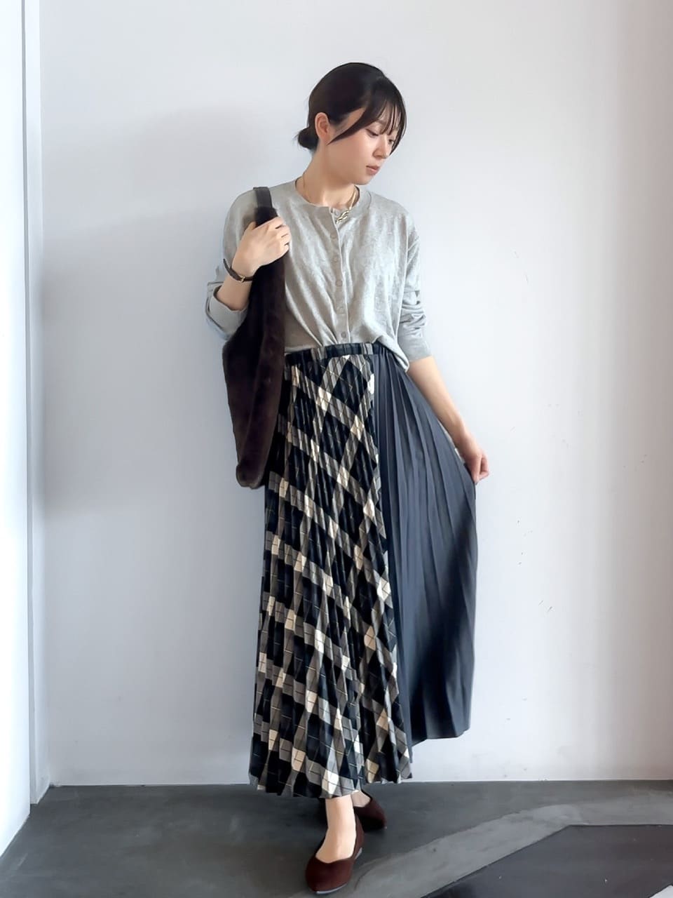 AMERICAN HOLICのソフトコットンクルーネックカーディガンを使ったコーディネートを紹介します。｜Rakuten Fashion(楽天ファッション／旧楽天ブランドアベニュー)6327966