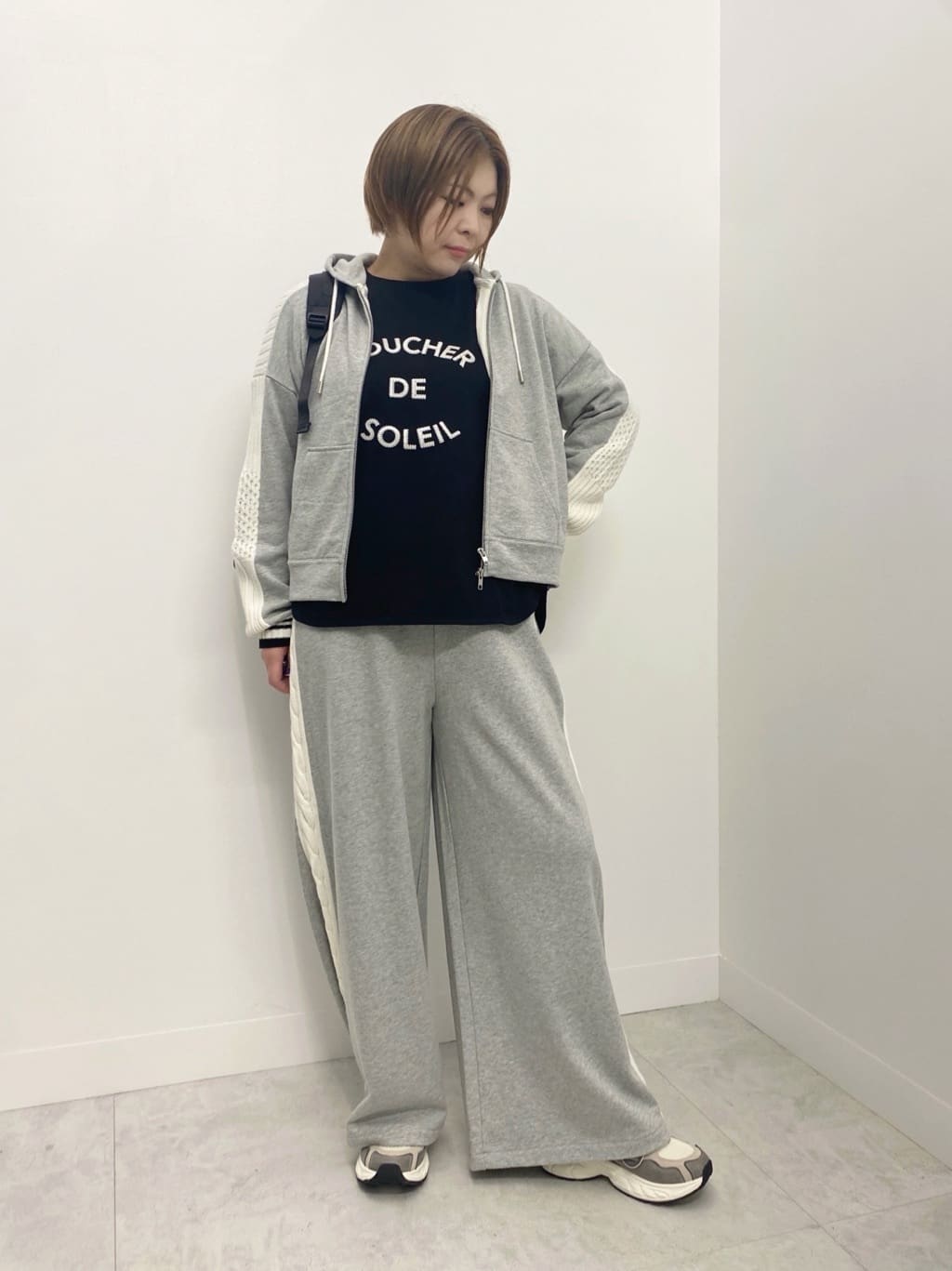 Vinの異素材ドッキングスウェットパーカーを使ったコーディネートを紹介します。｜Rakuten Fashion(楽天ファッション／旧楽天ブランドアベニュー)6328045