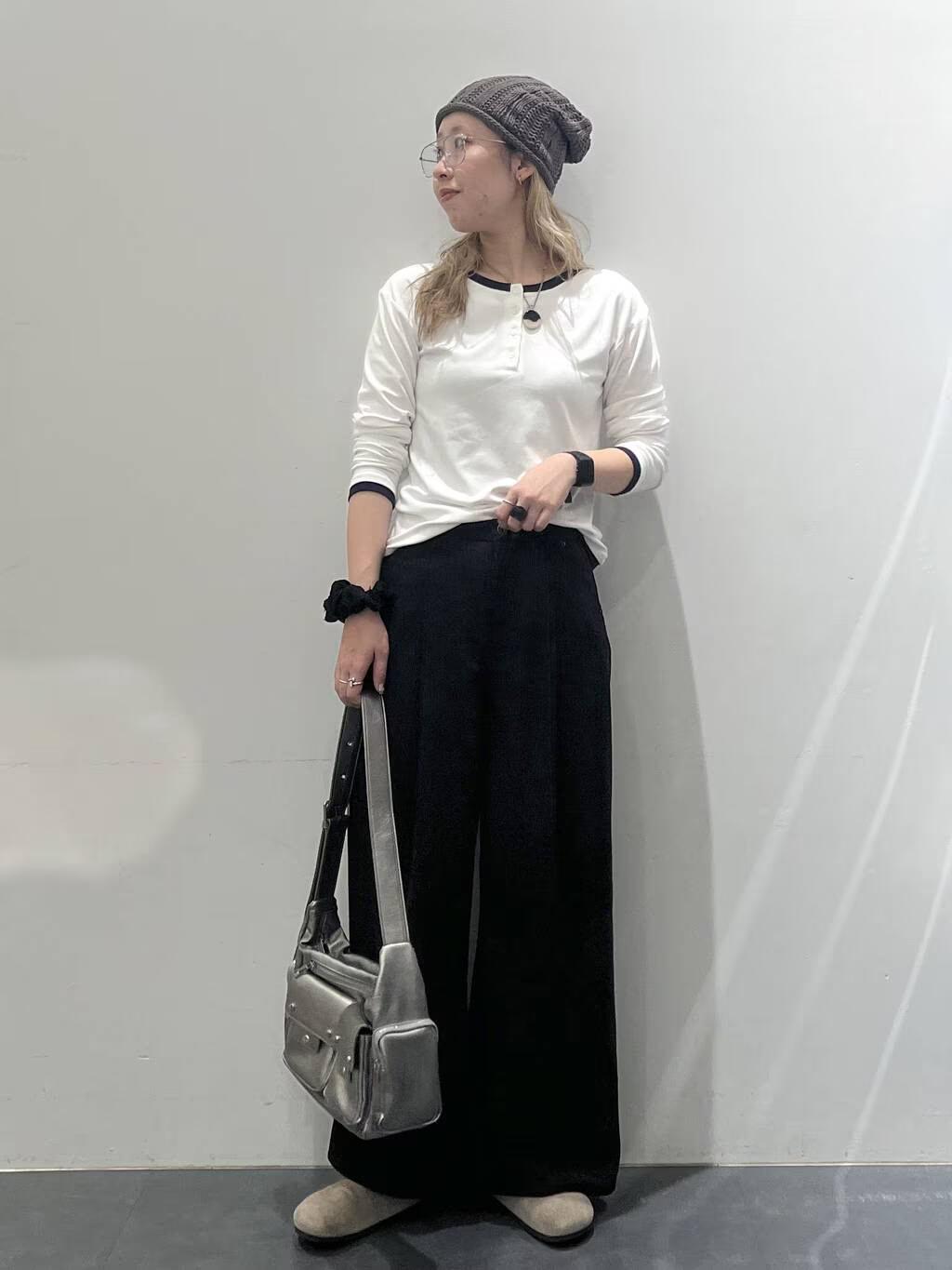 LAKOLEの2WAYヘンリーネック長袖を使ったコーディネートを紹介します。｜Rakuten Fashion(楽天ファッション／旧楽天ブランドアベニュー)6328218