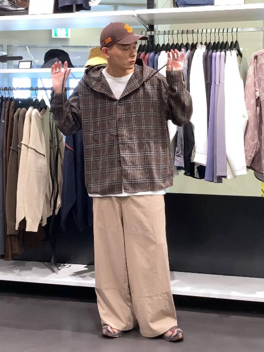 LAKOLEのチェックフード長袖シャツを使ったコーディネートを紹介します。｜Rakuten Fashion(楽天ファッション／旧楽天ブランドアベニュー)6328226