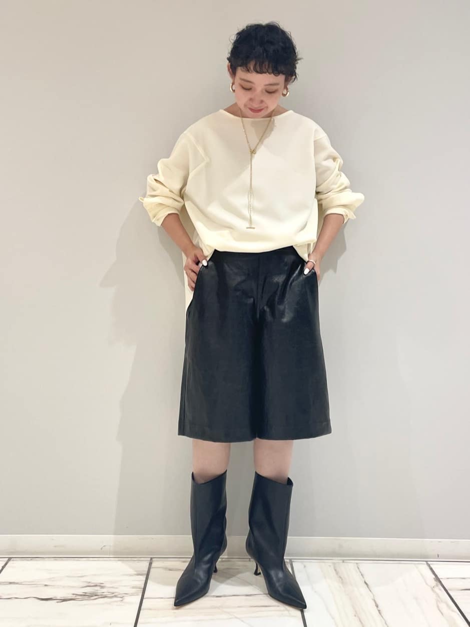 1er Arrondissementの<COGTHEBIGSMOKE (コグ ザ ビッグ スモーク)>"KATE"クルーネックトップスを使ったコーディネートを紹介します。｜Rakuten Fashion(楽天ファッション／旧楽天ブランドアベニュー)6330602