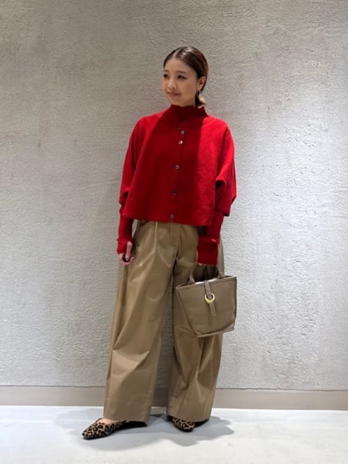 Vinのケープハイネックニットアンサンブルを使ったコーディネートを紹介します。｜Rakuten Fashion(楽天ファッション／旧楽天ブランドアベニュー)6331040