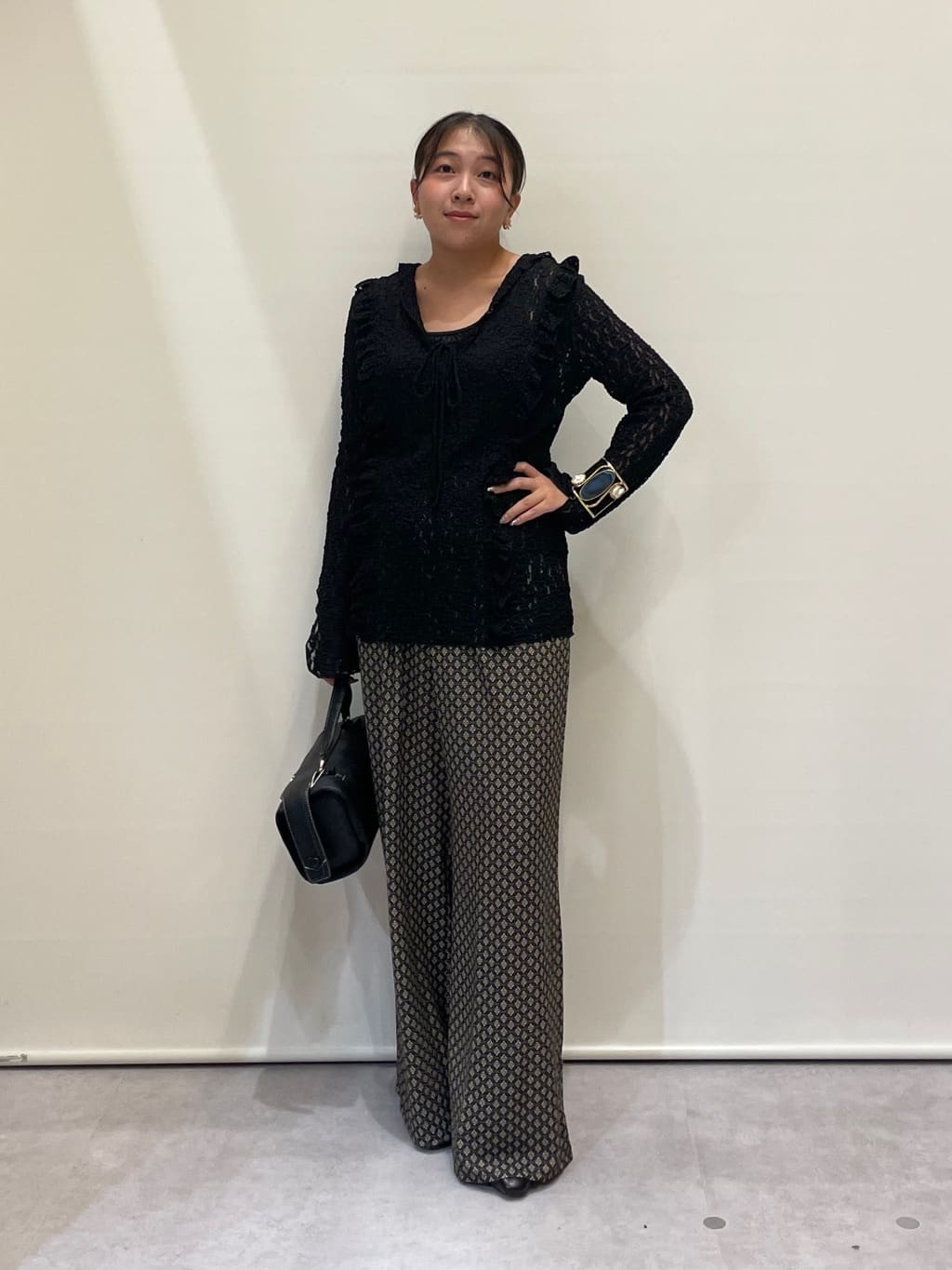 Vinのエスニック調ストレートイージーパンツを使ったコーディネートを紹介します。｜Rakuten Fashion(楽天ファッション／旧楽天ブランドアベニュー)6331485