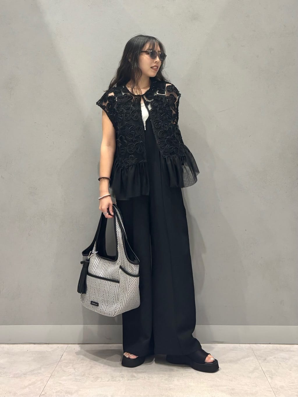 Vinのチュールトリミングラメタンクトップを使ったコーディネートを紹介します。｜Rakuten Fashion(楽天ファッション／旧楽天ブランドアベニュー)6331555