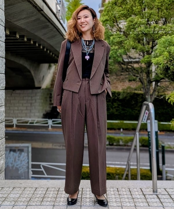 BEAMS HEARTのラメ ストライプ ローライズ スラックスを使ったコーディネートを紹介します。｜Rakuten Fashion(楽天ファッション／旧楽天ブランドアベニュー)6332152