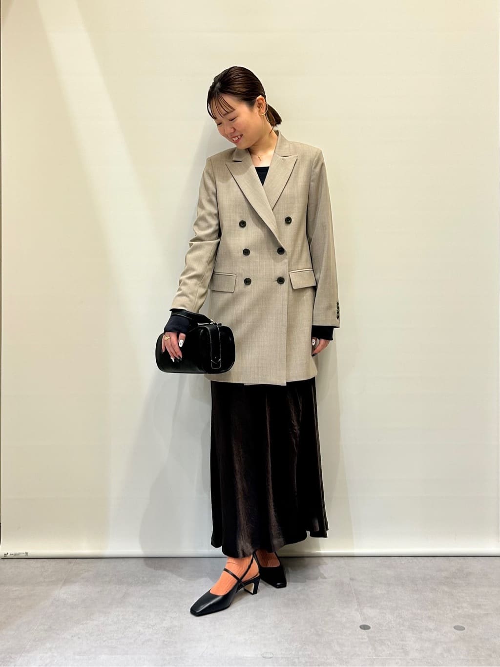 Vinのサテンマーメイドスカートを使ったコーディネートを紹介します。｜Rakuten Fashion(楽天ファッション／旧楽天ブランドアベニュー)6332243