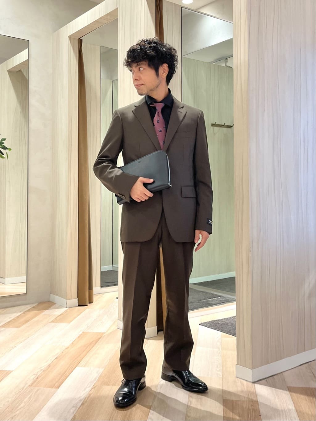 TAKEO KIKUCHIの【Begin12月号掲載】コーデュラ(R)トロピカル ストレッチ スーツを使ったコーディネートを紹介します。｜Rakuten Fashion(楽天ファッション／旧楽天ブランドアベニュー)6332293