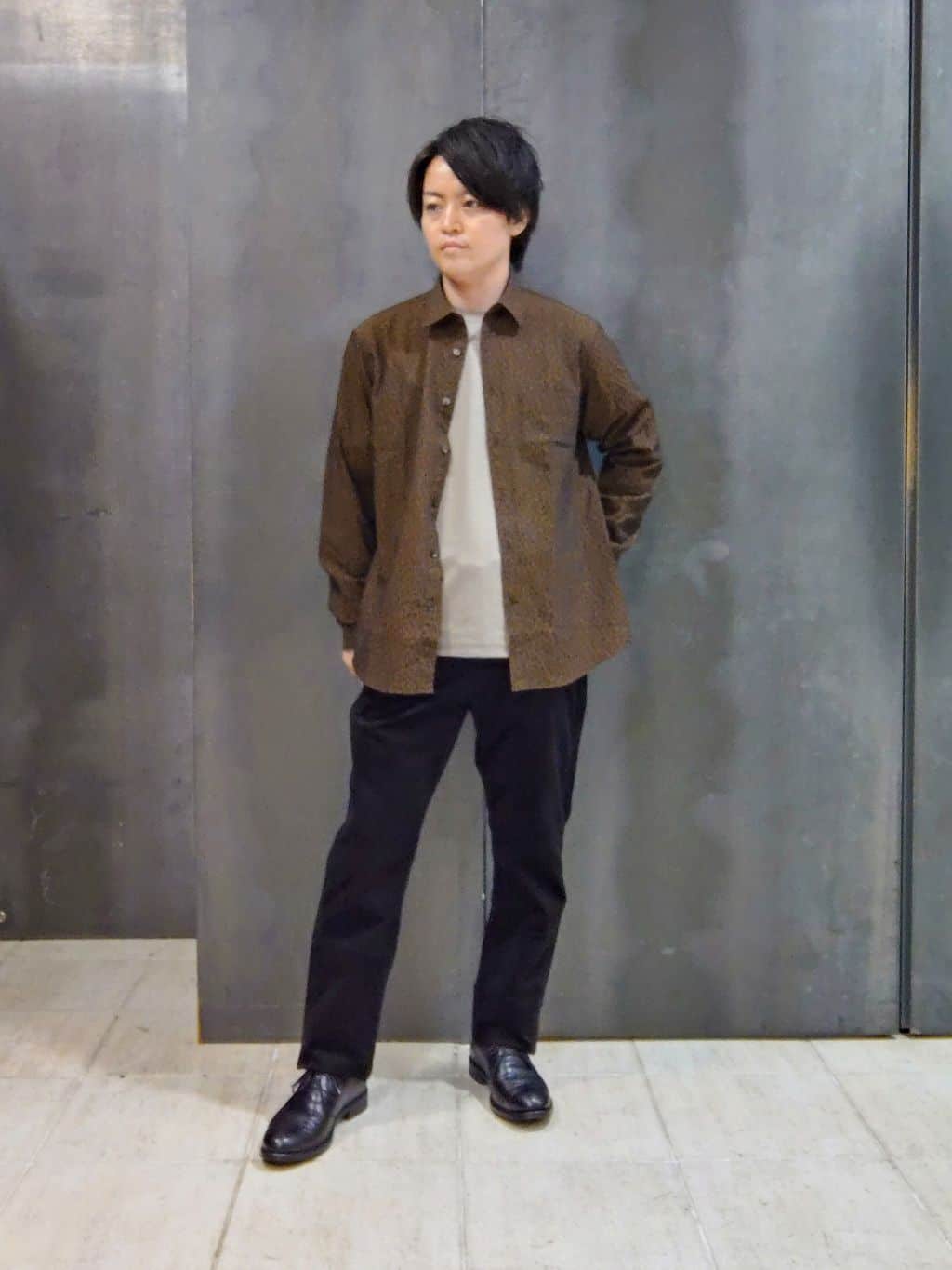 TAKEO KIKUCHIの【Made in JAPAN】播州織 ドビー千鳥シャツを使ったコーディネートを紹介します。｜Rakuten Fashion(楽天ファッション／旧楽天ブランドアベニュー)6333651