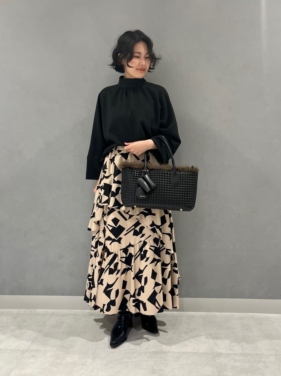 Vinのバックボタン2wayドルマンブラウスを使ったコーディネートを紹介します。｜Rakuten Fashion(楽天ファッション／旧楽天ブランドアベニュー)6335257