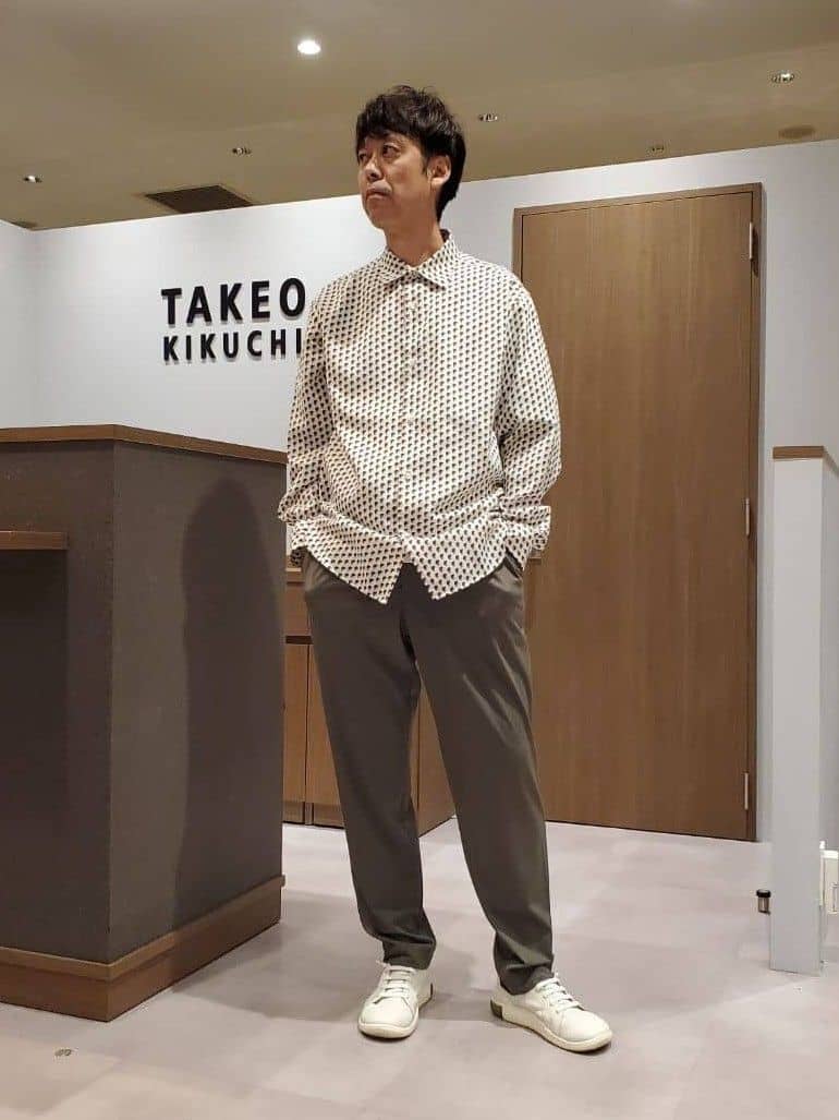 TAKEO KIKUCHIのサイドゴアウエスト スリム スラックスを使ったコーディネートを紹介します。｜Rakuten Fashion(楽天ファッション／旧楽天ブランドアベニュー)6336741