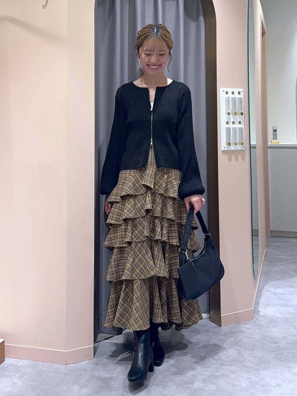 mysty womanのフリルチェックティアードスカートを使ったコーディネートを紹介します。｜Rakuten Fashion(楽天ファッション／旧楽天ブランドアベニュー)6338401