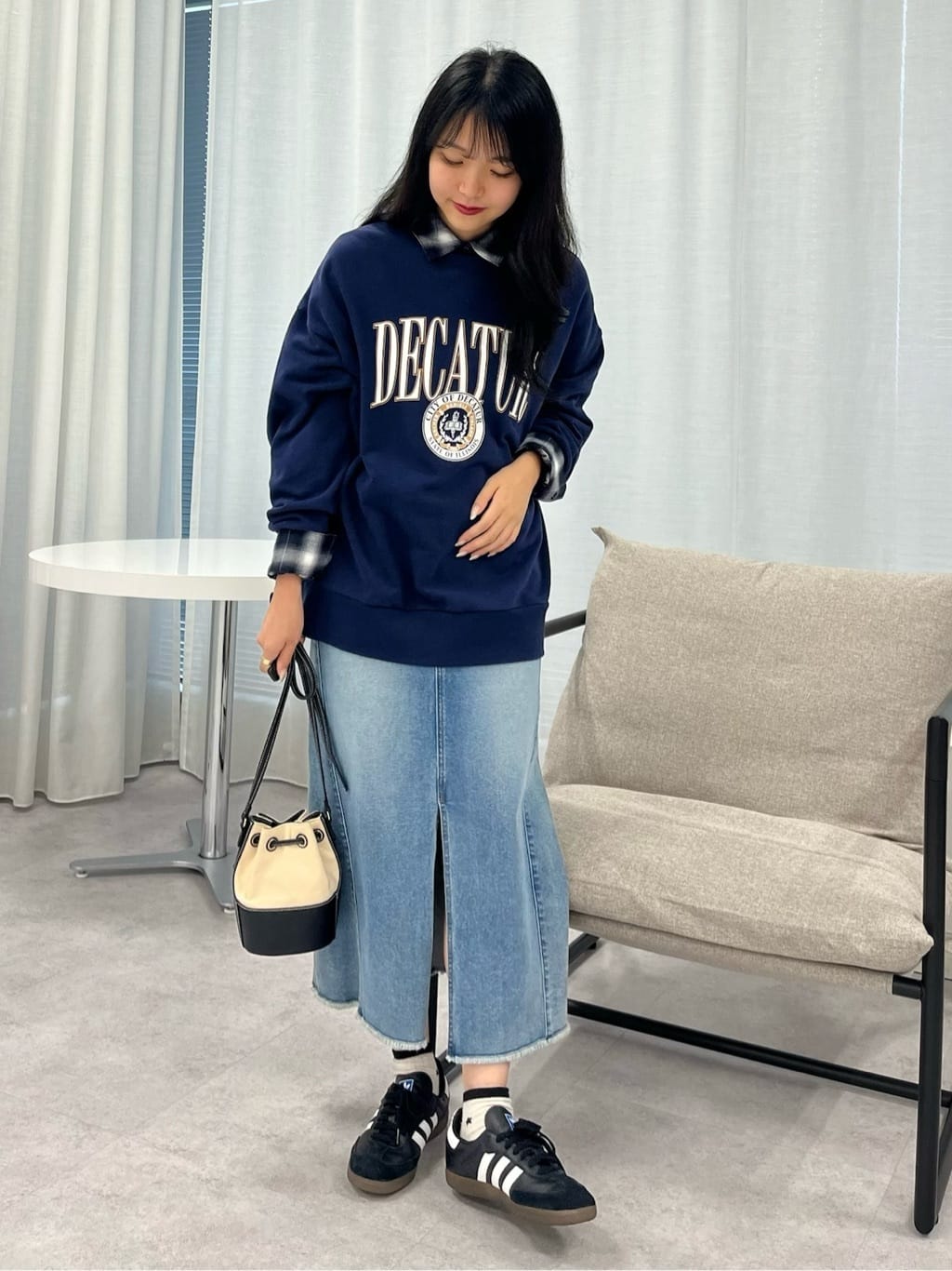 AMERICAN HOLICのカレッジロゴクラックプリント裏毛プルオーバーを使ったコーディネートを紹介します。｜Rakuten Fashion(楽天ファッション／旧楽天ブランドアベニュー)6340563