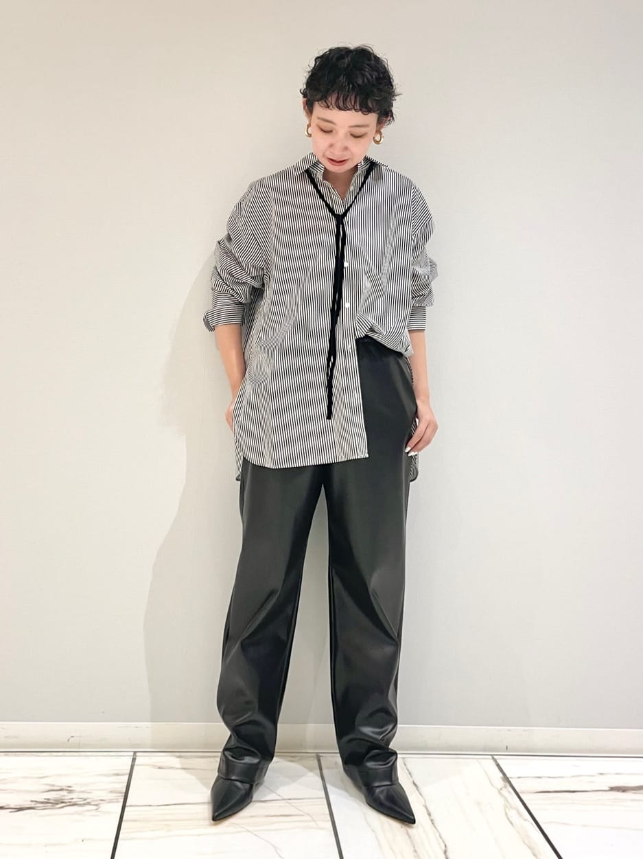 1er Arrondissementのベロアリボンレギュラーカラーシャツを使ったコーディネートを紹介します。｜Rakuten Fashion(楽天ファッション／旧楽天ブランドアベニュー)6343267