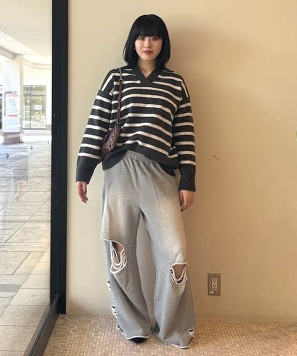 BEAMS WOMENの【9/25新規値下げ】ダメージ スウェット パンツを使ったコーディネートを紹介します。｜Rakuten Fashion(楽天ファッション／旧楽天ブランドアベニュー)6345280