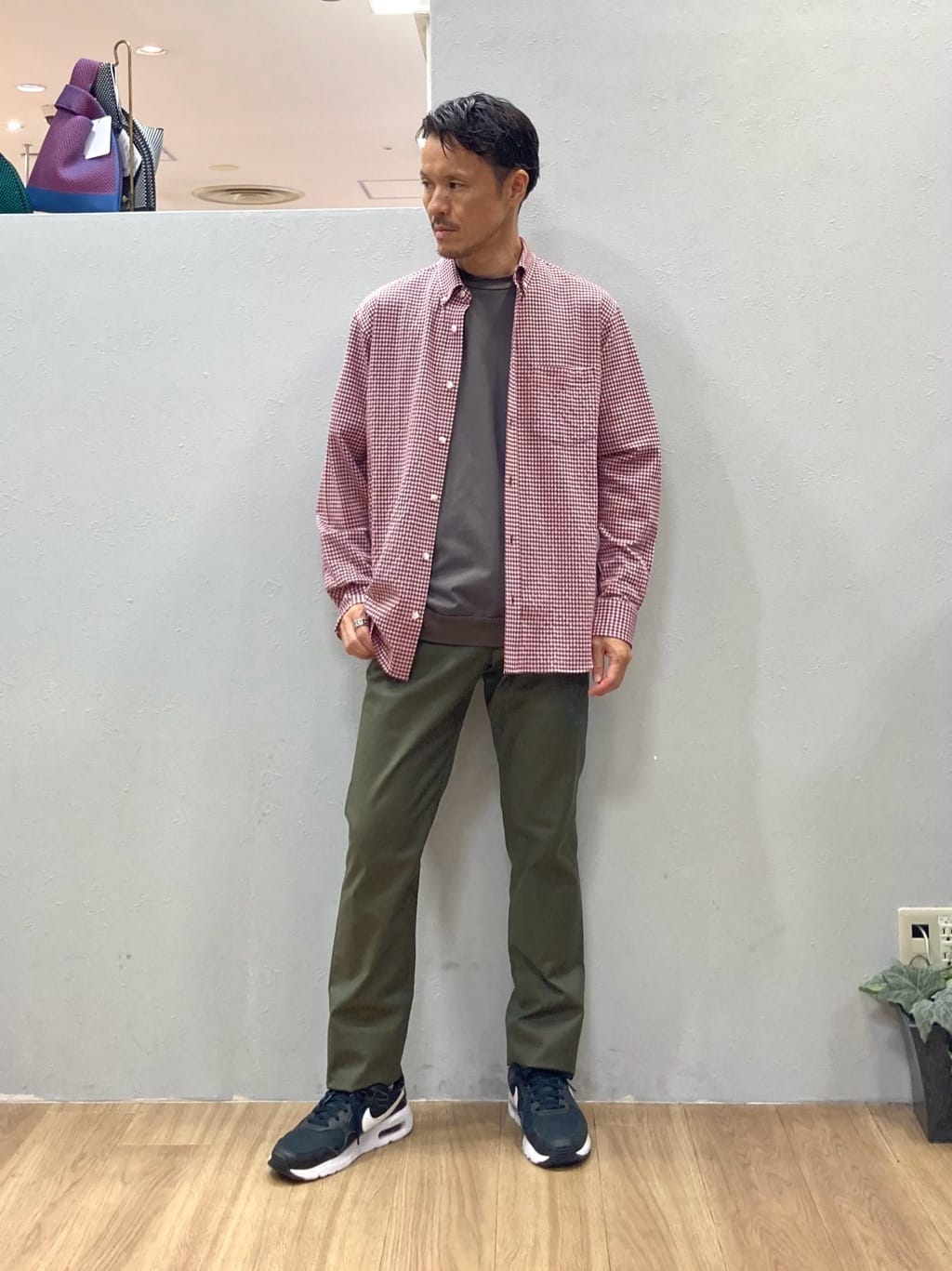 TAKEO KIKUCHIの【抗菌防臭】サッカーギンガムチェック ボタンダウンシャツを使ったコーディネートを紹介します。｜Rakuten Fashion(楽天ファッション／旧楽天ブランドアベニュー)6345217