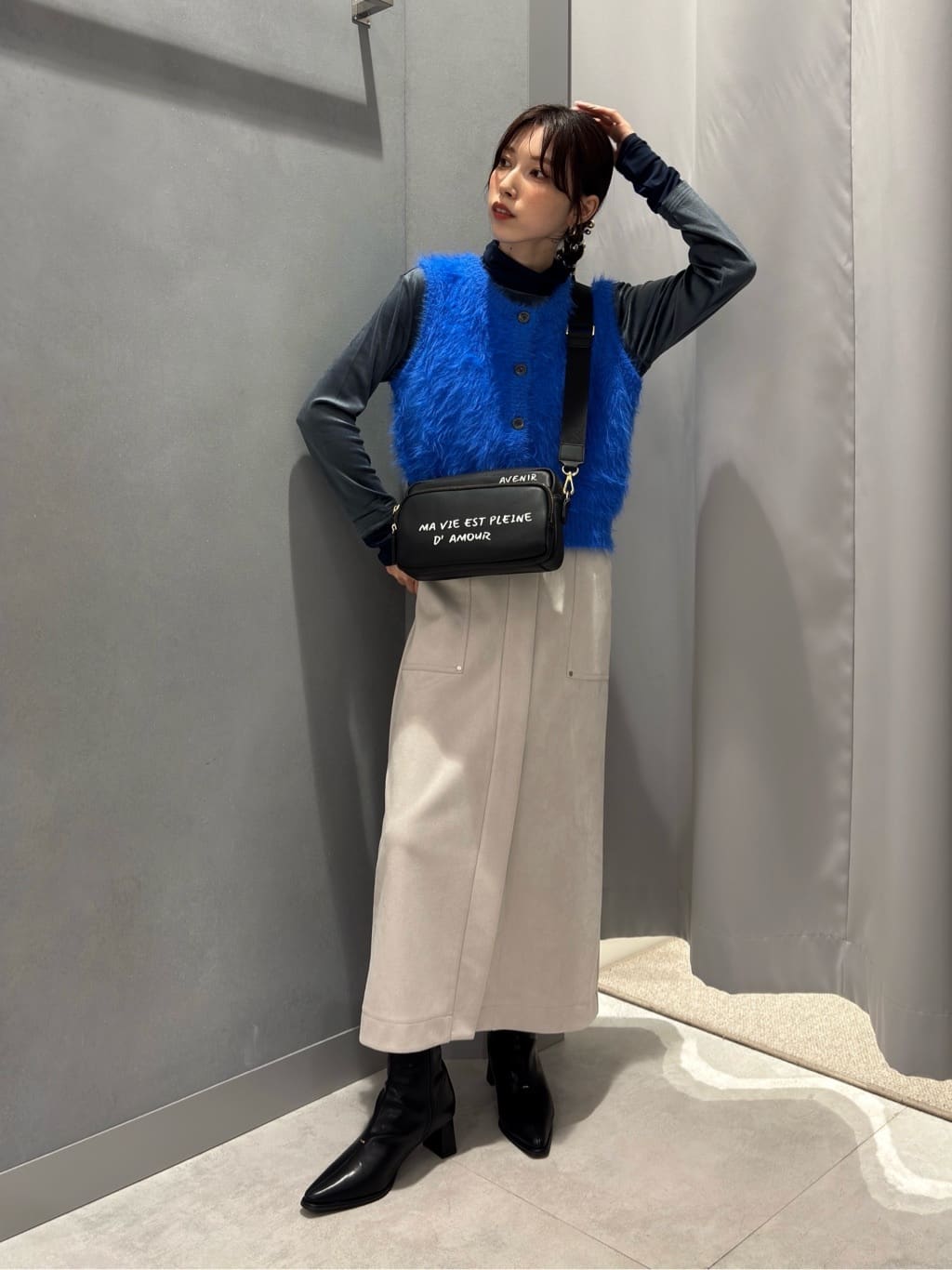 LASUDのフェイクスエードタイトスカートを使ったコーディネートを紹介します。｜Rakuten Fashion(楽天ファッション／旧楽天ブランドアベニュー)6347099