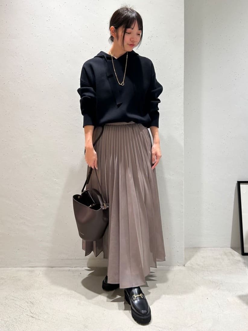 1er Arrondissementのウールコットンスムースニットフーディーを使ったコーディネートを紹介します。｜Rakuten Fashion(楽天ファッション／旧楽天ブランドアベニュー)6349601