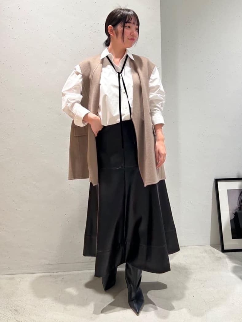 1er Arrondissementのベロアリボンレギュラーカラーシャツを使ったコーディネートを紹介します。｜Rakuten Fashion(楽天ファッション／旧楽天ブランドアベニュー)6349603