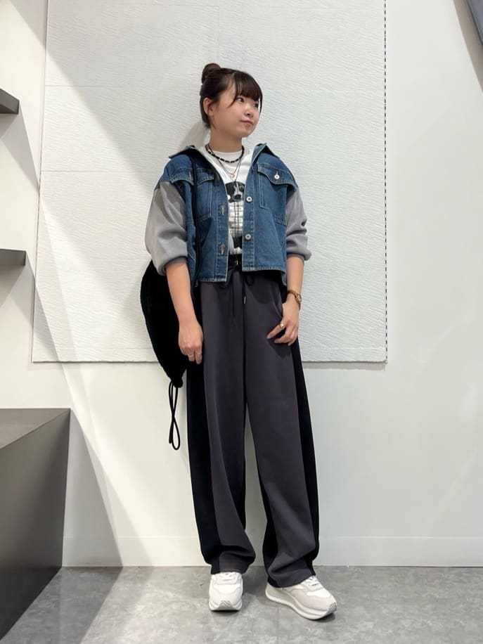 Vinのバイカラースウェットパンツを使ったコーディネートを紹介します。｜Rakuten Fashion(楽天ファッション／旧楽天ブランドアベニュー)6349764