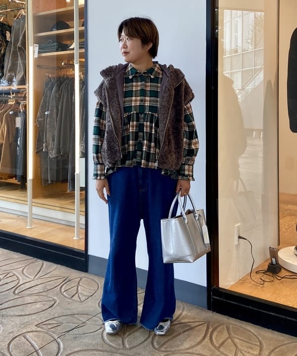 BEAMS HEARTの切替 フレア チェック シャツを使ったコーディネートを紹介します。｜Rakuten Fashion(楽天ファッション／旧楽天ブランドアベニュー)6350843