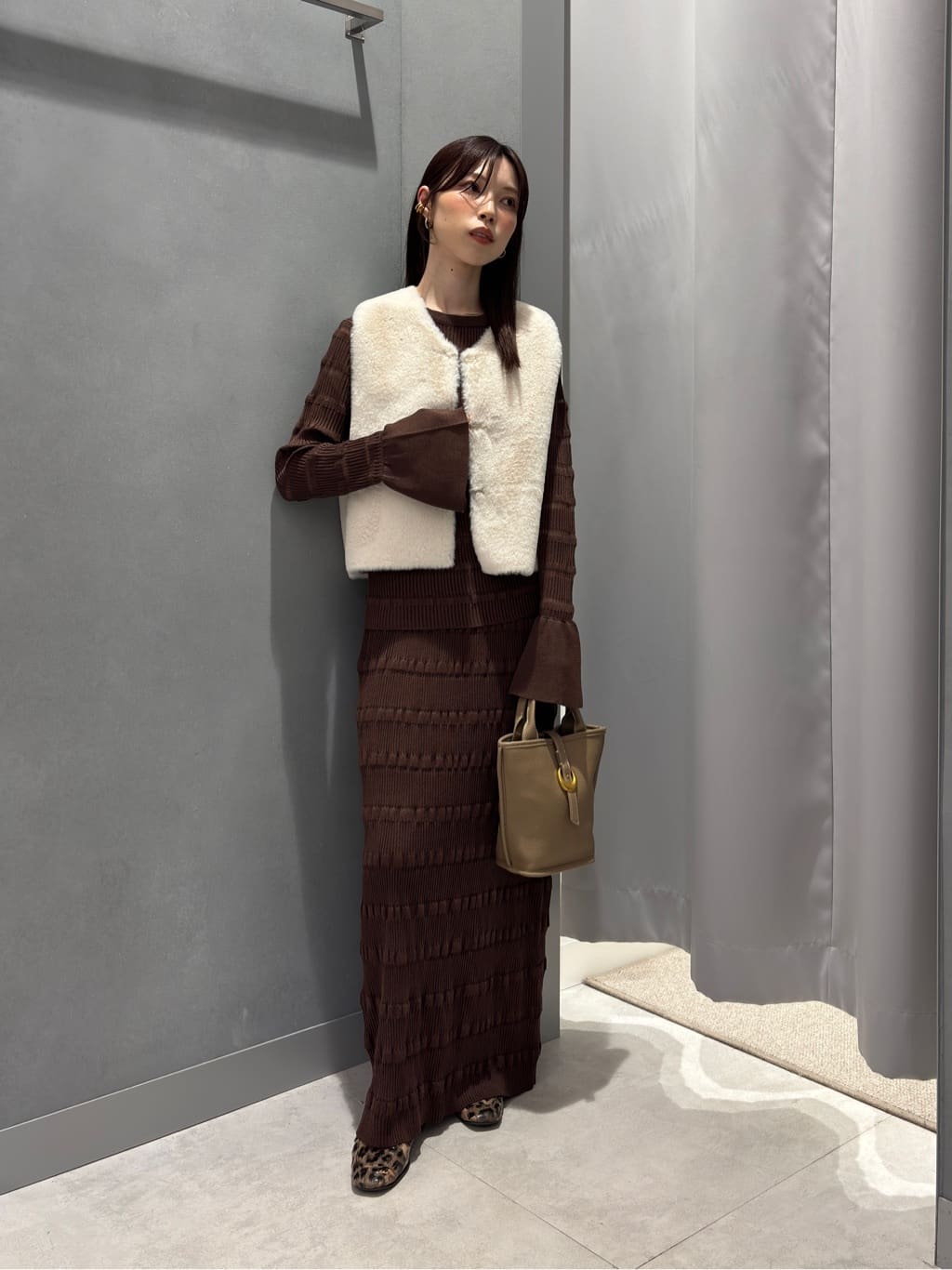 Vinのベルスリーブシャーリングリブニットを使ったコーディネートを紹介します。｜Rakuten Fashion(楽天ファッション／旧楽天ブランドアベニュー)6350862