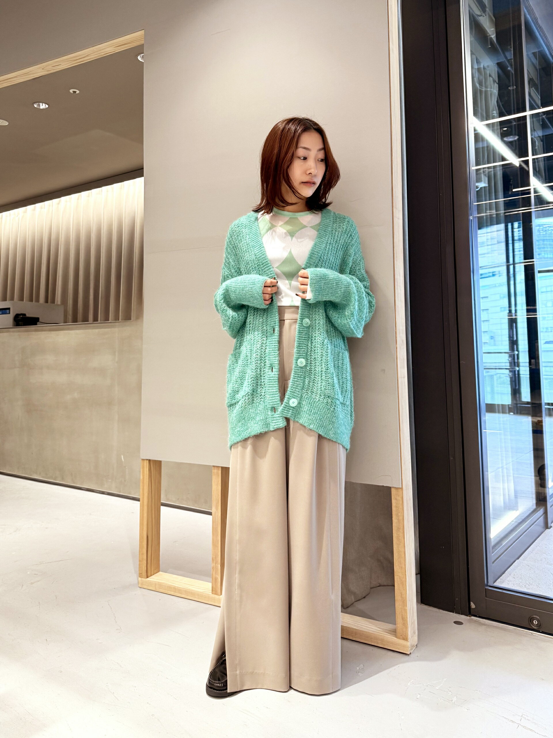 LOVELESSのメッシュニットオーバーカーディガンを使ったコーディネートを紹介します。｜Rakuten Fashion(楽天ファッション／旧楽天ブランドアベニュー)6350930