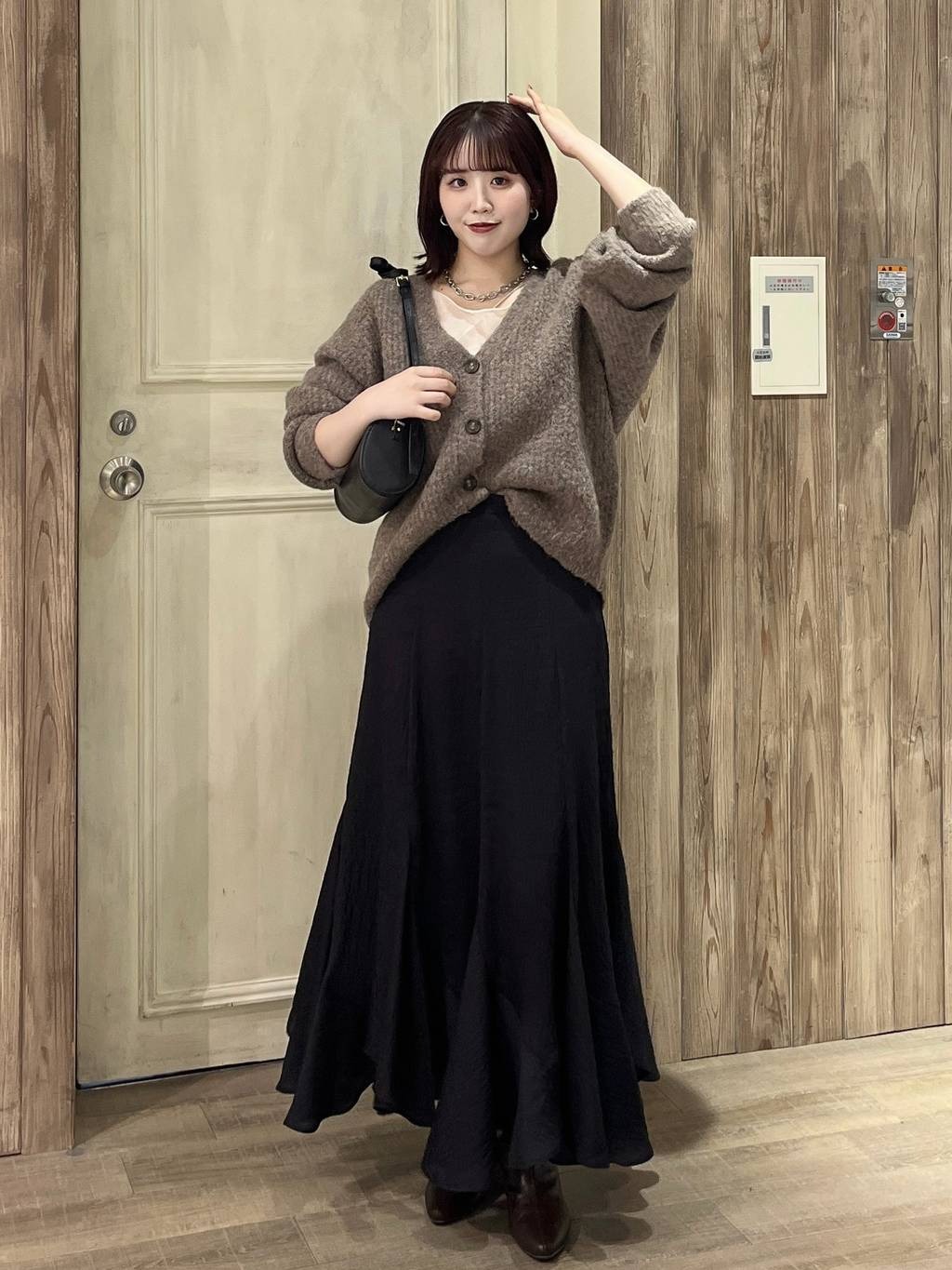 mysty womanのブークレVネックカーディガンを使ったコーディネートを紹介します。｜Rakuten Fashion(楽天ファッション／旧楽天ブランドアベニュー)6351202