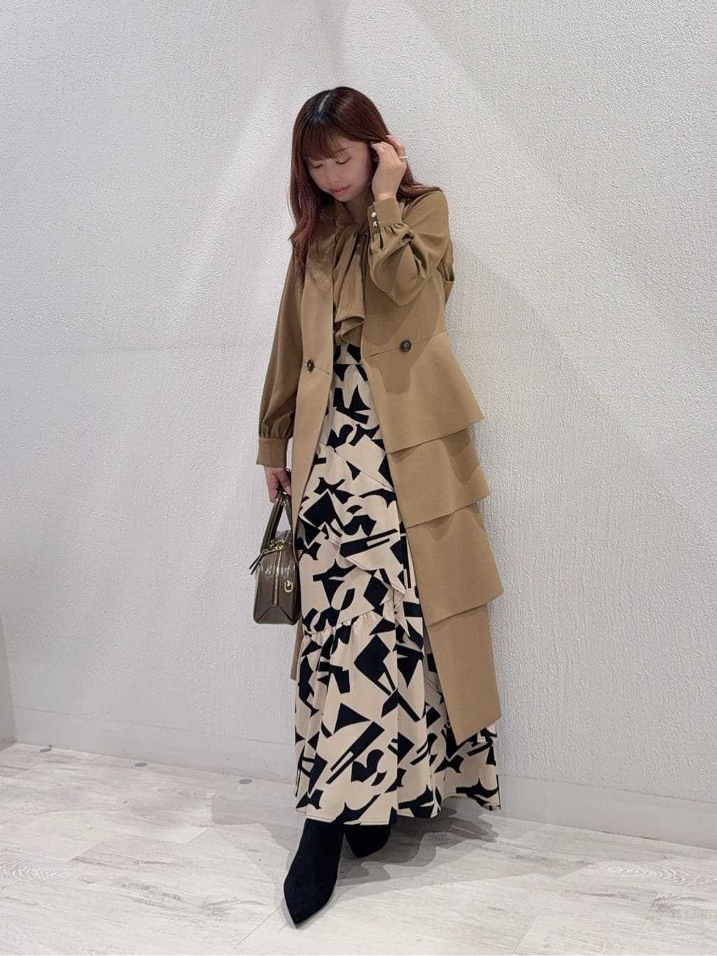 Vinのジオメトリックランダムティアードスカートを使ったコーディネートを紹介します。｜Rakuten Fashion(楽天ファッション／旧楽天ブランドアベニュー)6356592