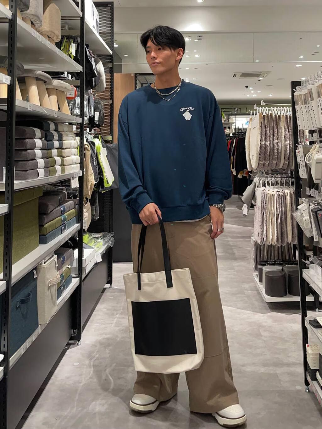 LAKOLEのオバケ裏毛プルオーバーを使ったコーディネートを紹介します。｜Rakuten Fashion(楽天ファッション／旧楽天ブランドアベニュー)6357045