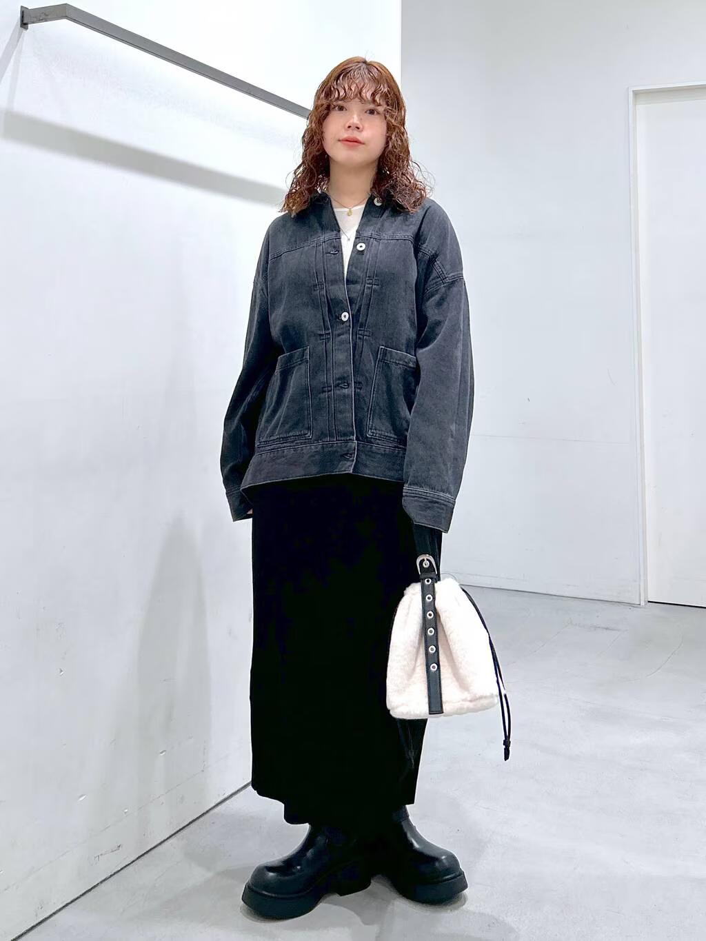 LAKOLEのビックシルエットデニムジャケットを使ったコーディネートを紹介します。｜Rakuten Fashion(楽天ファッション／旧楽天ブランドアベニュー)6356986