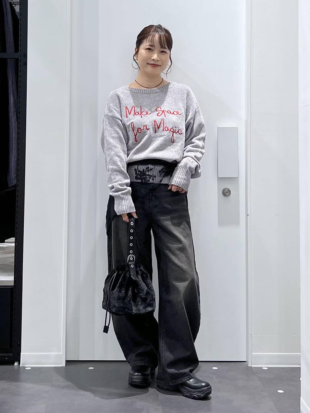 LAKOLEのモール刺繍ロゴニットプルオーバーを使ったコーディネートを紹介します。｜Rakuten Fashion(楽天ファッション／旧楽天ブランドアベニュー)6356992