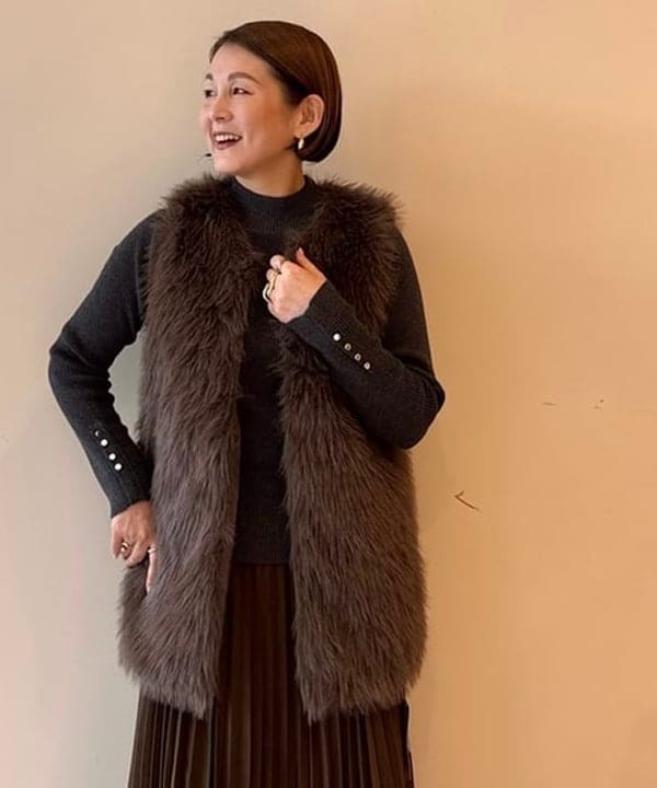 BEAMS HEARTのノーカラー フェイクファー ベストを使ったコーディネートを紹介します。｜Rakuten Fashion(楽天ファッション／旧楽天ブランドアベニュー)6357130