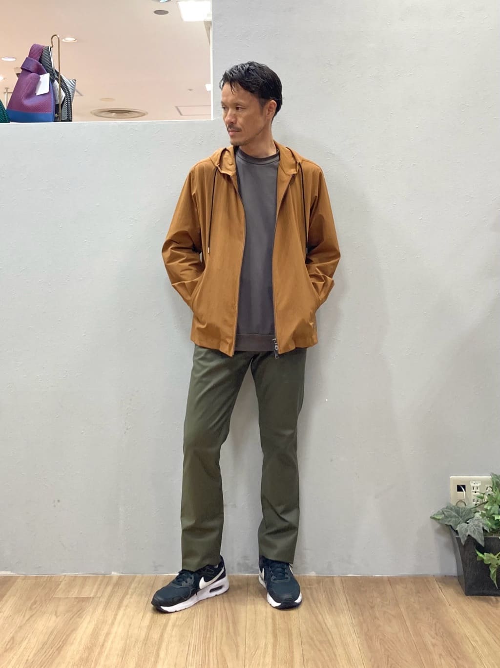 TAKEO KIKUCHIの【3D ナイロン ストレッチ】ジップアップ フードブルゾンを使ったコーディネートを紹介します。｜Rakuten Fashion(楽天ファッション／旧楽天ブランドアベニュー)6358906