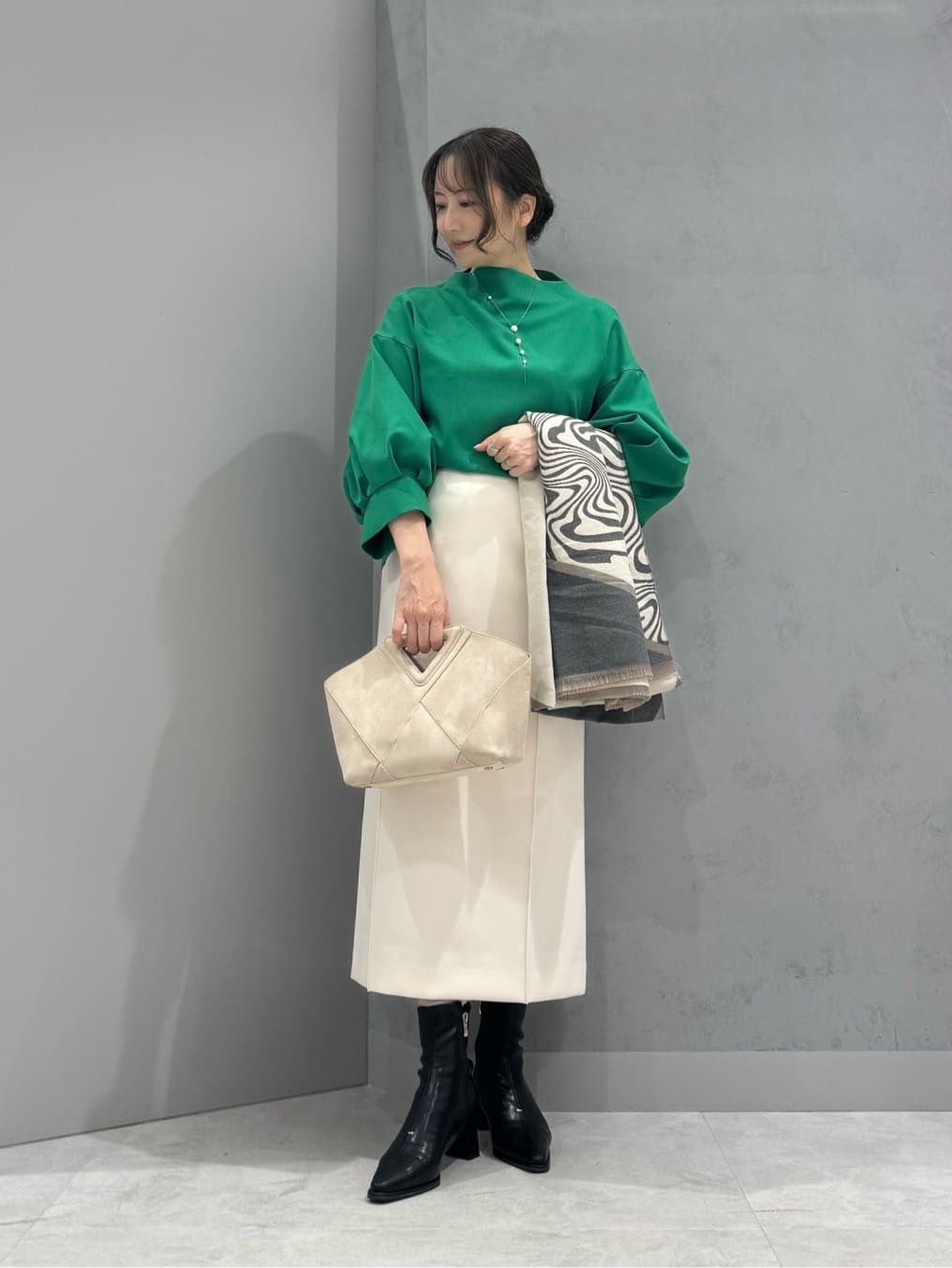 Vinのボリュームスリーブブラウスを使ったコーディネートを紹介します。｜Rakuten Fashion(楽天ファッション／旧楽天ブランドアベニュー)6359014