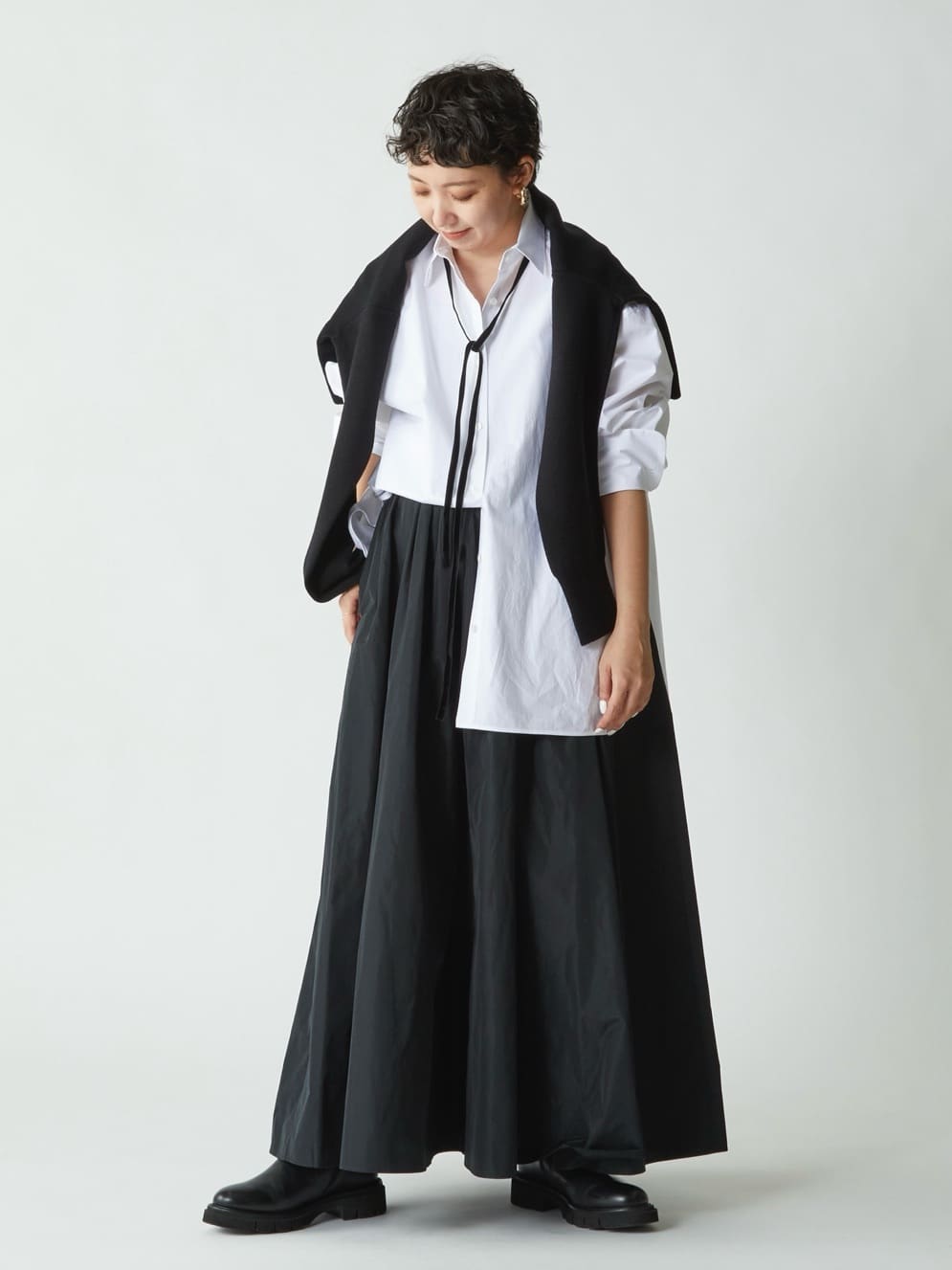 1er Arrondissementのベロアリボンレギュラーカラーシャツを使ったコーディネートを紹介します。｜Rakuten Fashion(楽天ファッション／旧楽天ブランドアベニュー)6362907