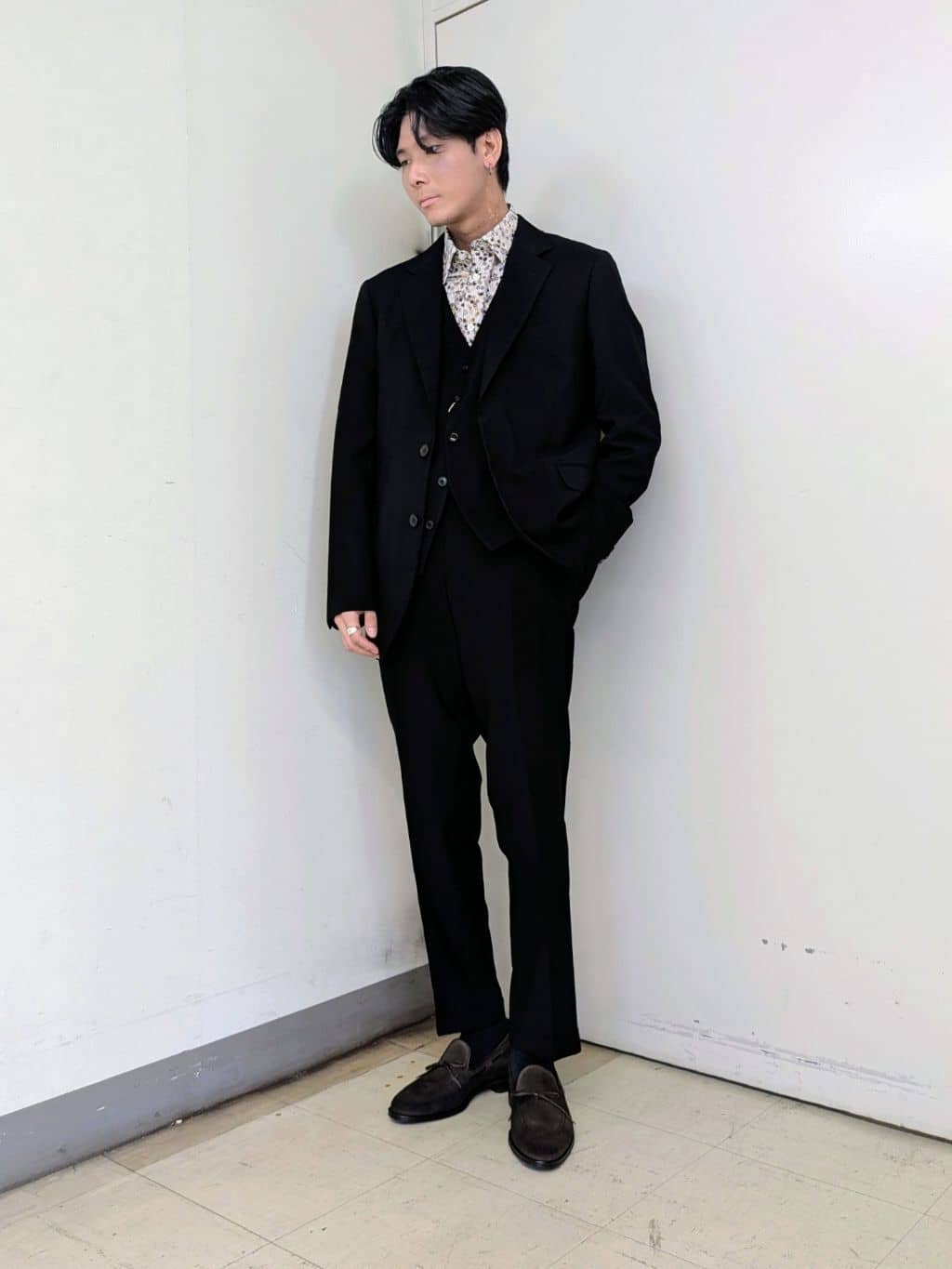 TAKEO KIKUCHIの【Sサイズ~】ストライプ小花 長袖シャツを使ったコーディネートを紹介します。｜Rakuten Fashion(楽天ファッション／旧楽天ブランドアベニュー)6362988