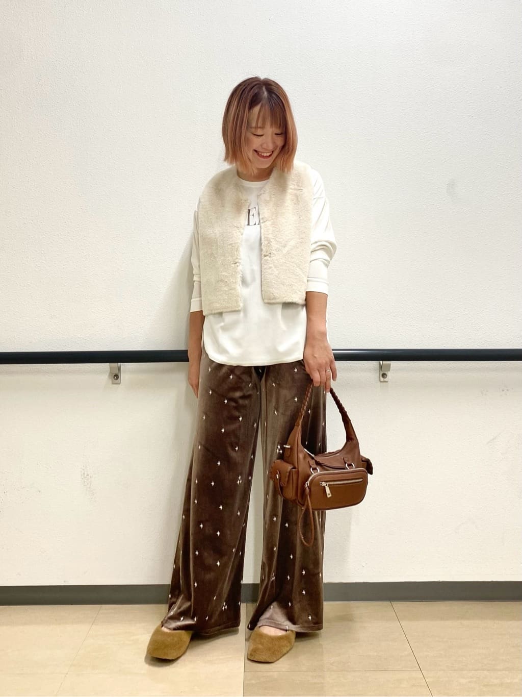 Vinのリバーシブルフェイクファーベストを使ったコーディネートを紹介します。｜Rakuten Fashion(楽天ファッション／旧楽天ブランドアベニュー)6363962