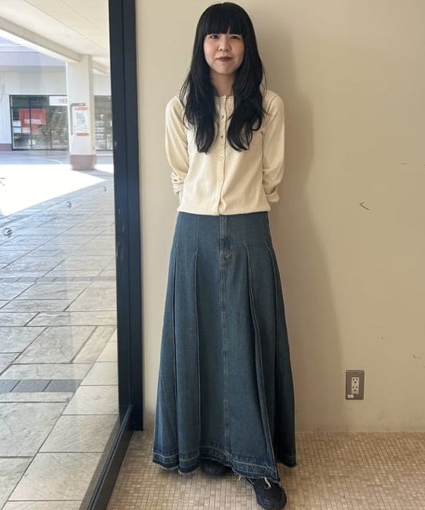 BEAMS HEARTのワイドプリーツ デニムスカートを使ったコーディネートを紹介します。｜Rakuten Fashion(楽天ファッション／旧楽天ブランドアベニュー)6364330