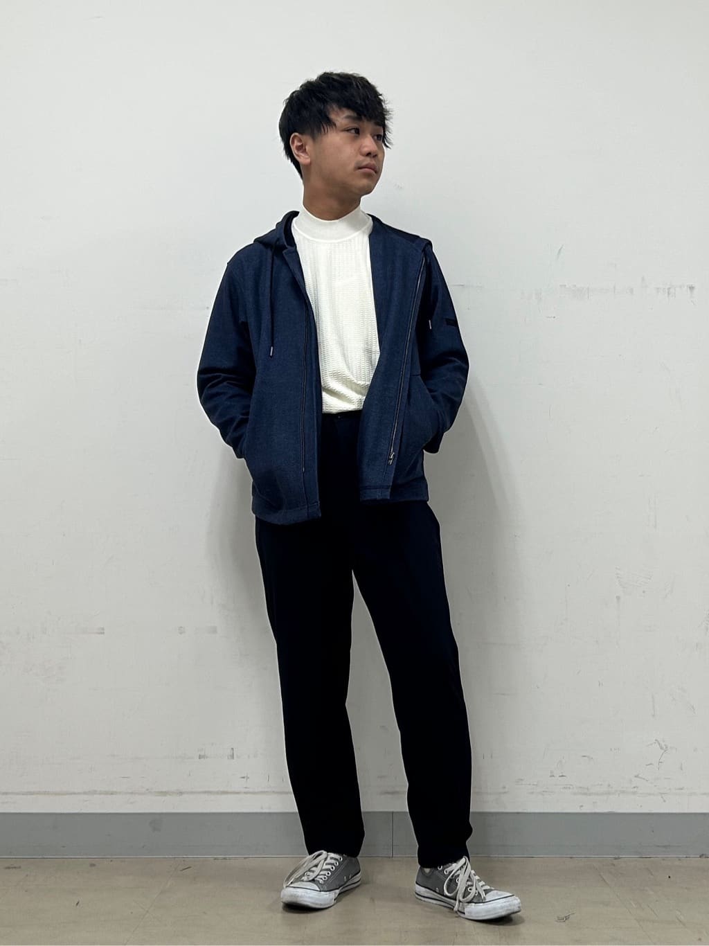 TAKEO KIKUCHIの【JUST ONE LAYER】ダウンファブリックZIPパーカーを使ったコーディネートを紹介します。｜Rakuten Fashion(楽天ファッション／旧楽天ブランドアベニュー)6364999