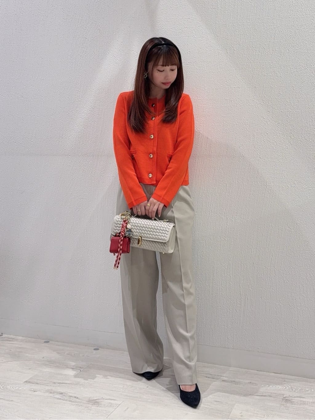 Vinのボタンアクセントワイドパンツを使ったコーディネートを紹介します。｜Rakuten Fashion(楽天ファッション／旧楽天ブランドアベニュー)6366216