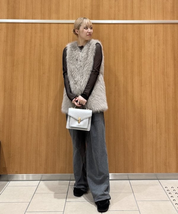 BEAMS HEARTのノーカラー フェイクファー ベストを使ったコーディネートを紹介します。｜Rakuten Fashion(楽天ファッション／旧楽天ブランドアベニュー)6366117