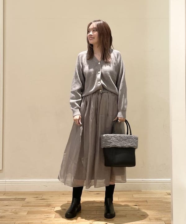 BEAMS HEARTのVネック ニットカーディガン * シアー フレアスカートを使ったコーディネートを紹介します。｜Rakuten Fashion(楽天ファッション／旧楽天ブランドアベニュー)6367623