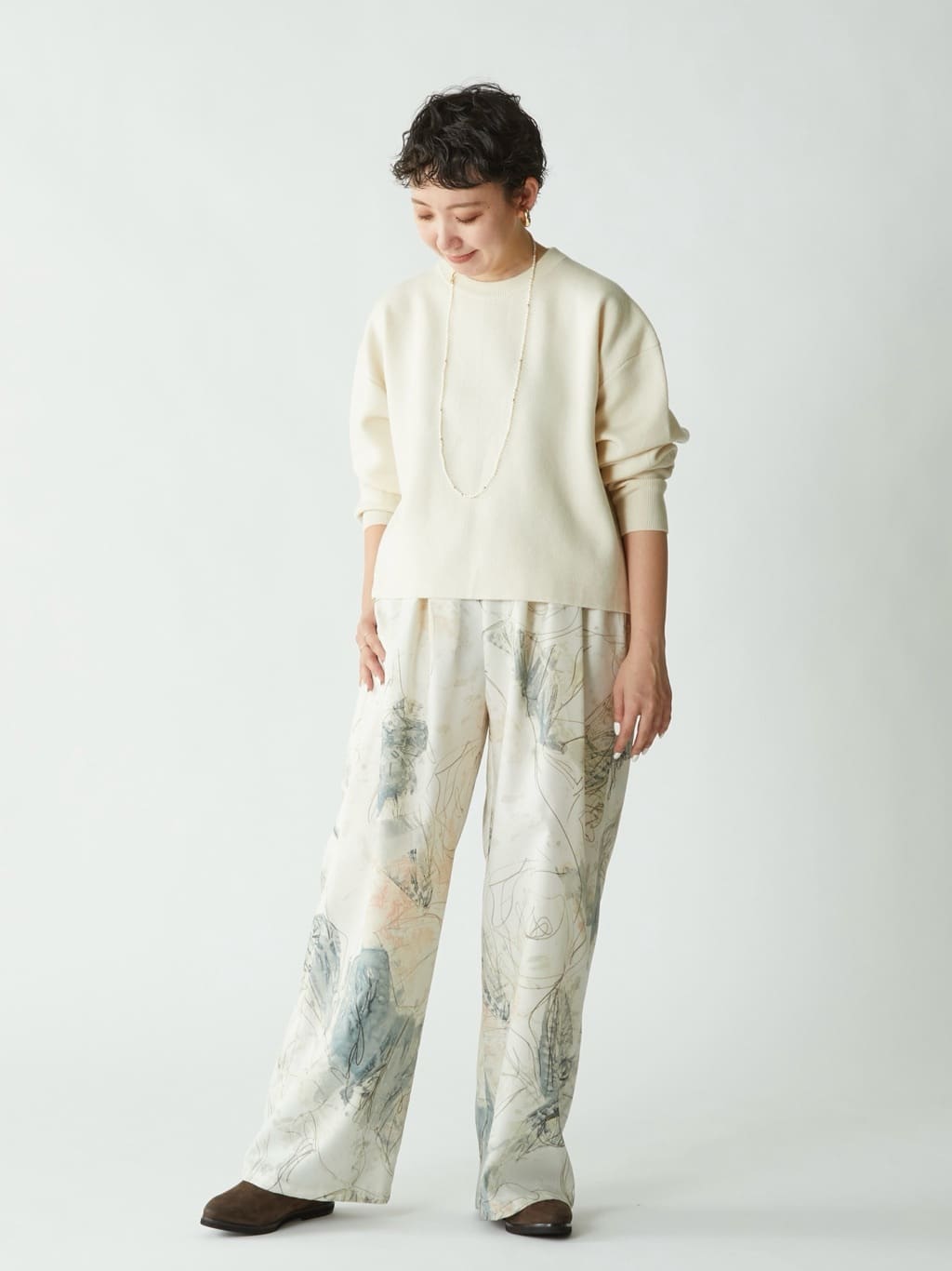 1er Arrondissementのボックスショートニットプルオーバーを使ったコーディネートを紹介します。｜Rakuten Fashion(楽天ファッション／旧楽天ブランドアベニュー)6368351