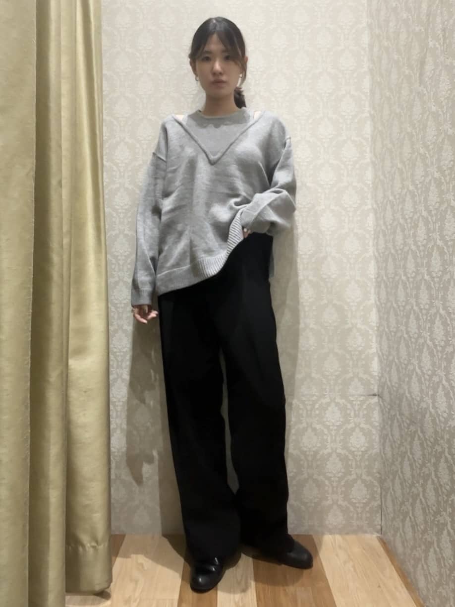 Green ParksのフェイクレイヤードVネックニットプルオーバーを使ったコーディネートを紹介します。｜Rakuten Fashion(楽天ファッション／旧楽天ブランドアベニュー)6369482