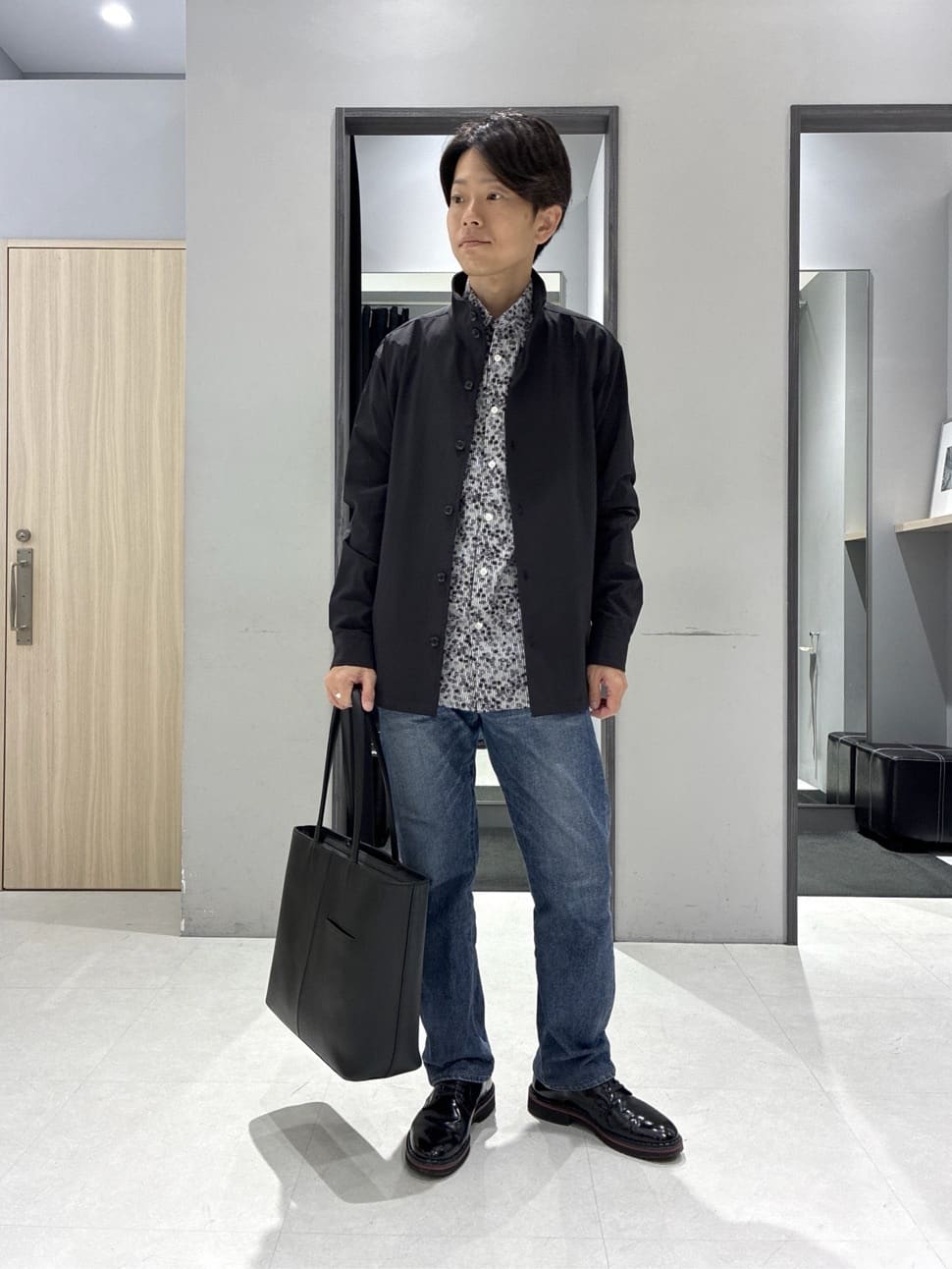 TAKEO KIKUCHIの【3D ナイロン ストレッチ】スタンドカラー シャツブルゾンを使ったコーディネートを紹介します。｜Rakuten Fashion(楽天ファッション／旧楽天ブランドアベニュー)6371472