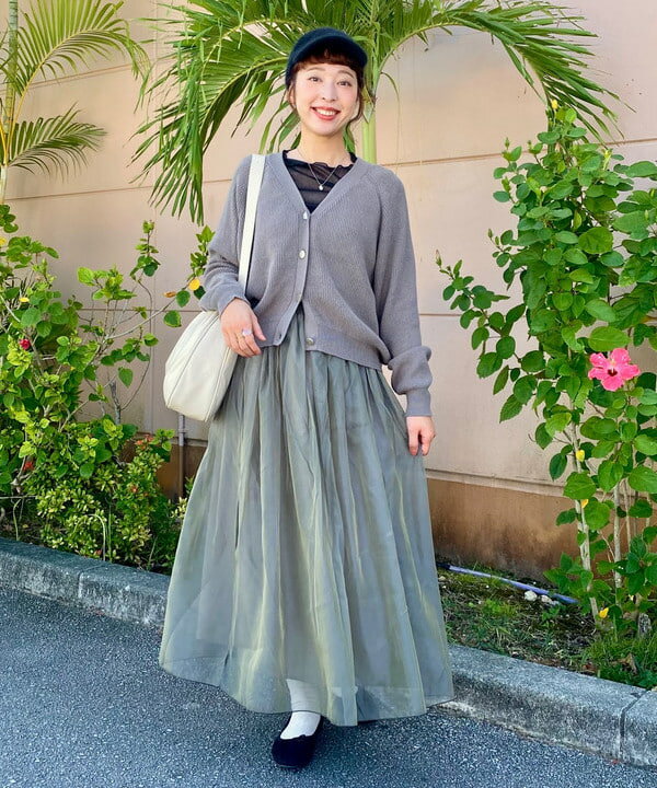 BEAMS HEARTのVネック ニットカーディガン * シアー フレアスカート 25AW ワンピース ウエストゴムを使ったコーディネートを紹介します。｜Rakuten Fashion(楽天ファッション／旧楽天ブランドアベニュー)6374198