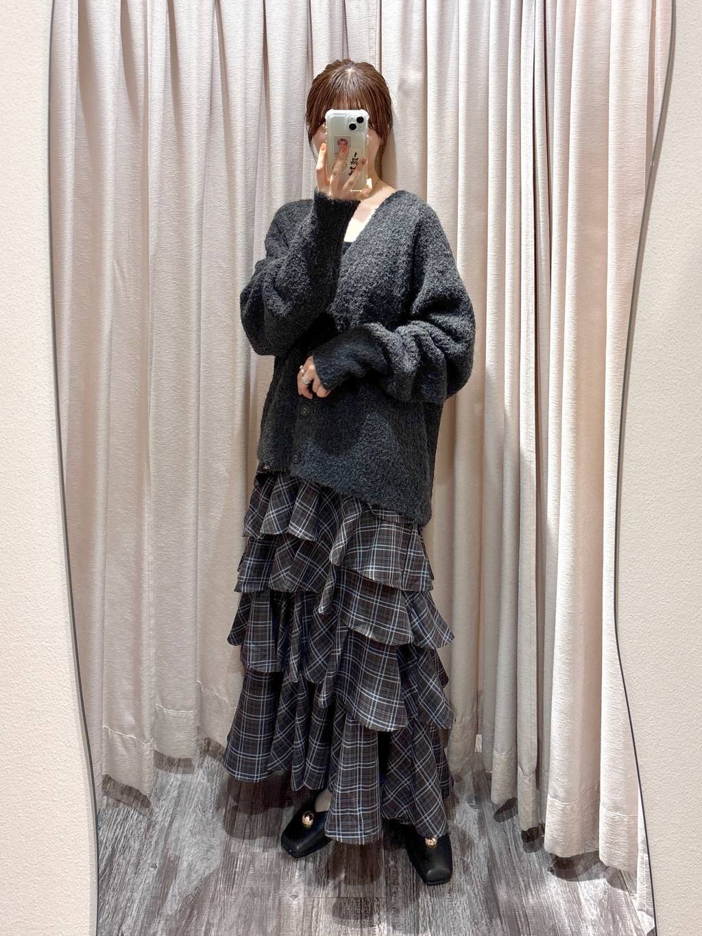 mysty womanのブークレVネックカーディガンを使ったコーディネートを紹介します。｜Rakuten Fashion(楽天ファッション／旧楽天ブランドアベニュー)6373595