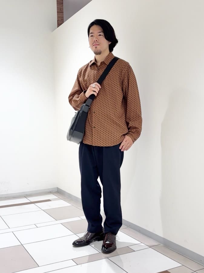 TAKEO KIKUCHIのボーラーハット柄 長袖シャツを使ったコーディネートを紹介します。｜Rakuten Fashion(楽天ファッション／旧楽天ブランドアベニュー)6374727