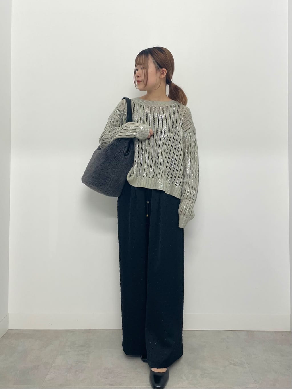 Vinの箔プリントメッシュニットを使ったコーディネートを紹介します。｜Rakuten Fashion(楽天ファッション／旧楽天ブランドアベニュー)6374775